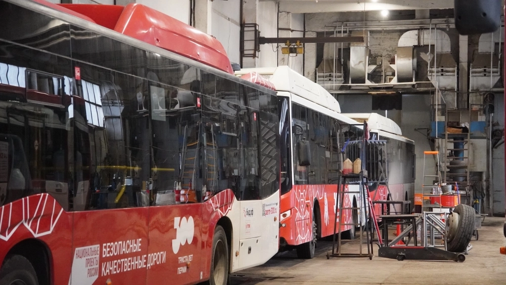 Парк подвижного состава один из самых молодых в стране. Средний срок эксплуатации автобусов составляет год и девять месяцев, трамваев — 7,5 лет