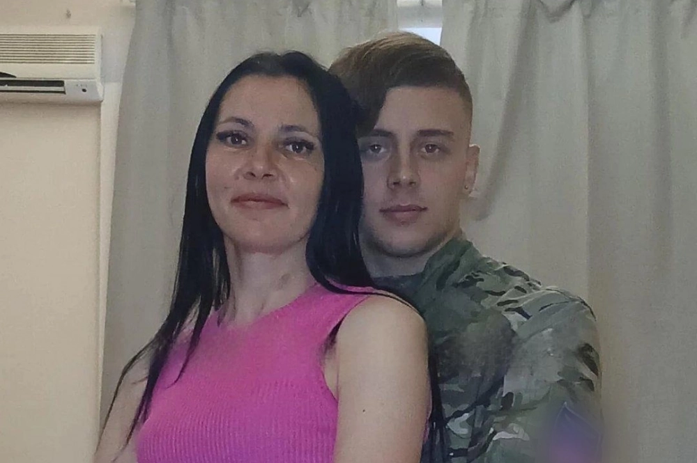 Никита Мотин с девушкой.