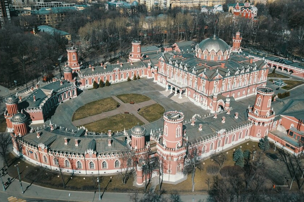 Петровский путевой дворец.