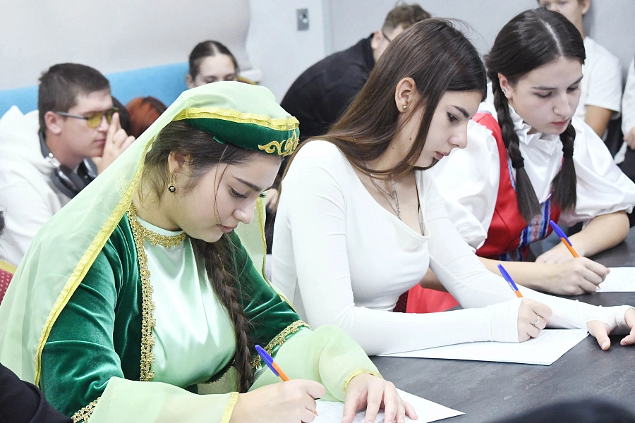 Участники могли выбрать для написания любой из 21 языков.