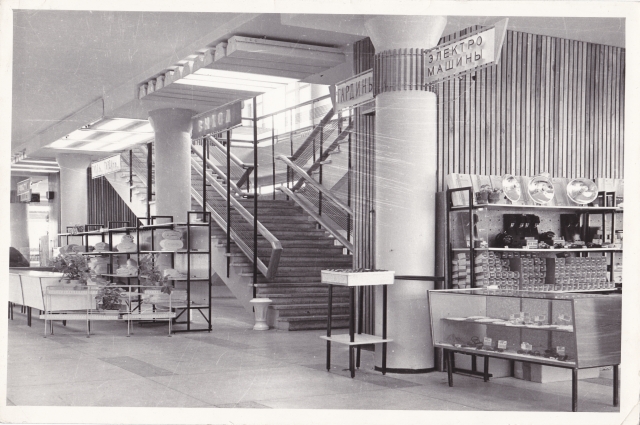 Фрагмент лестничного марша с 1 на 2 этаж, 1971-72 гг.