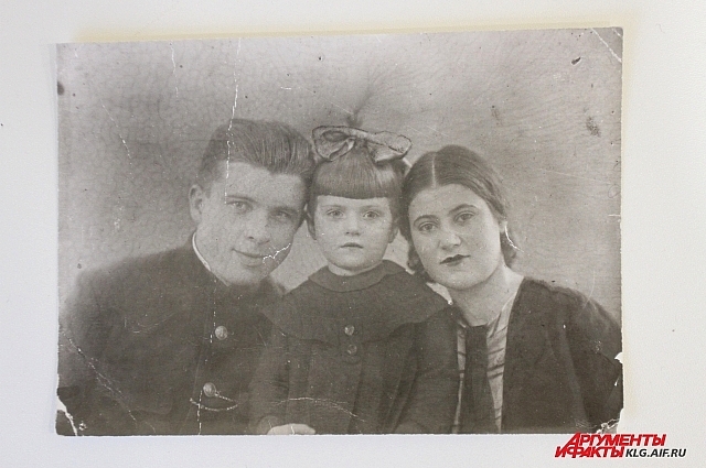 Александр Маринеско с семьей.