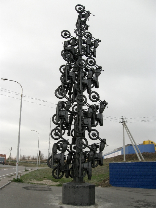Памятник погибшим байкерам в Каменске-Шахтинском