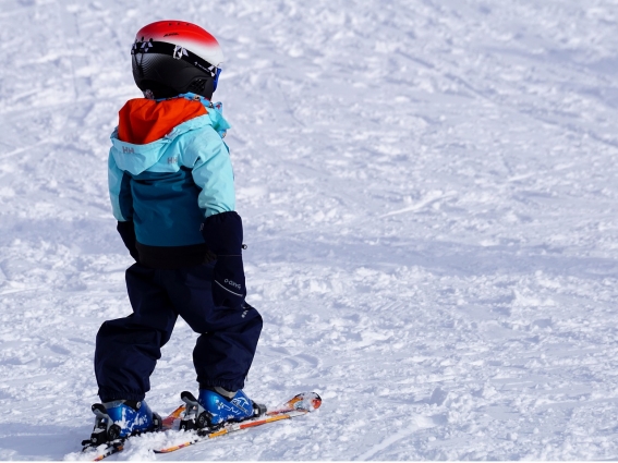 Как и в случае с выбором лыж, детям нельзя покупать палки «на вырост». 