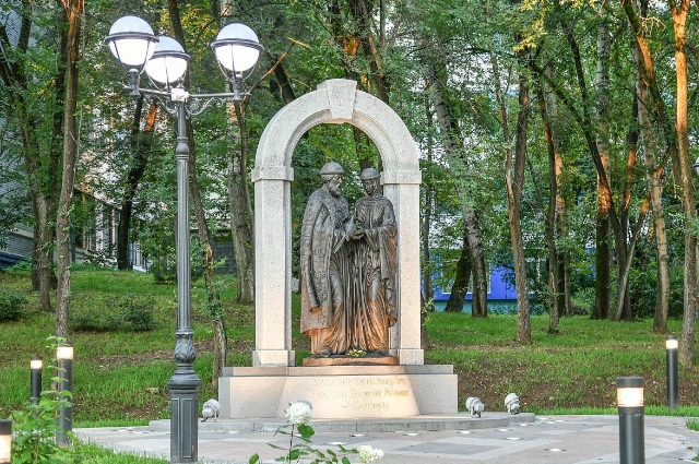 Монумент Петра и Февронии.