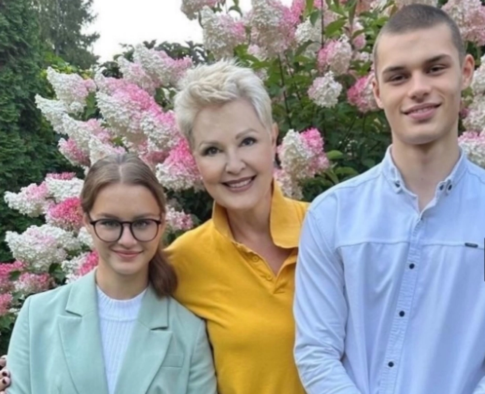 Маргарита Суханкина с приемными детьми Лерой и Сережей.