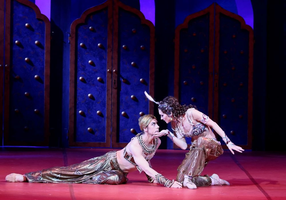 Зобеида — Юлия Степанова. Золотой раб — Дмитрий Выскубенко.