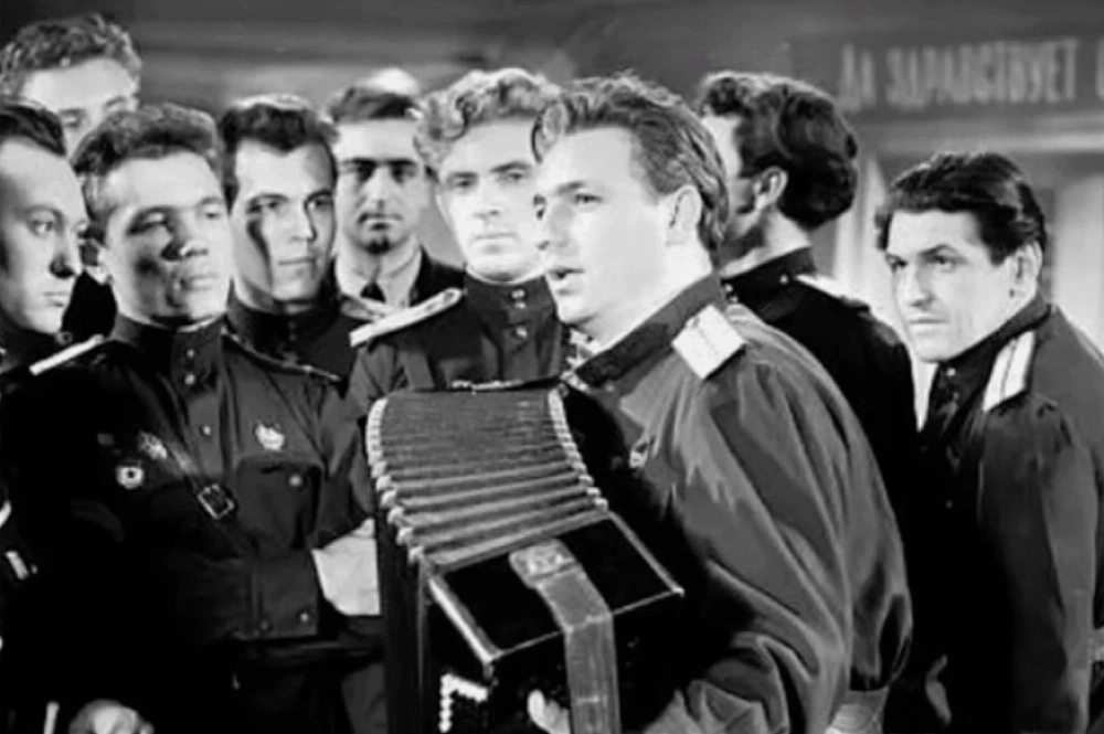 Николай Рыбников в роли  «капитана Татьяны».