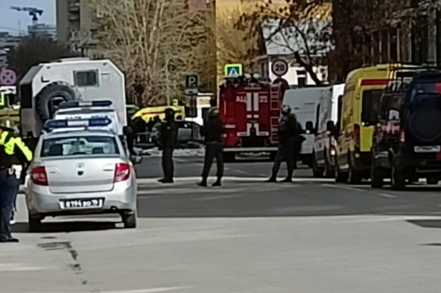 «Сохраняйте бдительность!» Многоэтажку в центре Екатеринбурга атаковал БПЛА