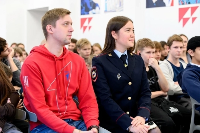 Инспекторы ПДН умеют переубедить, увлечь экскурсией, спортом, по душам поговорить. 