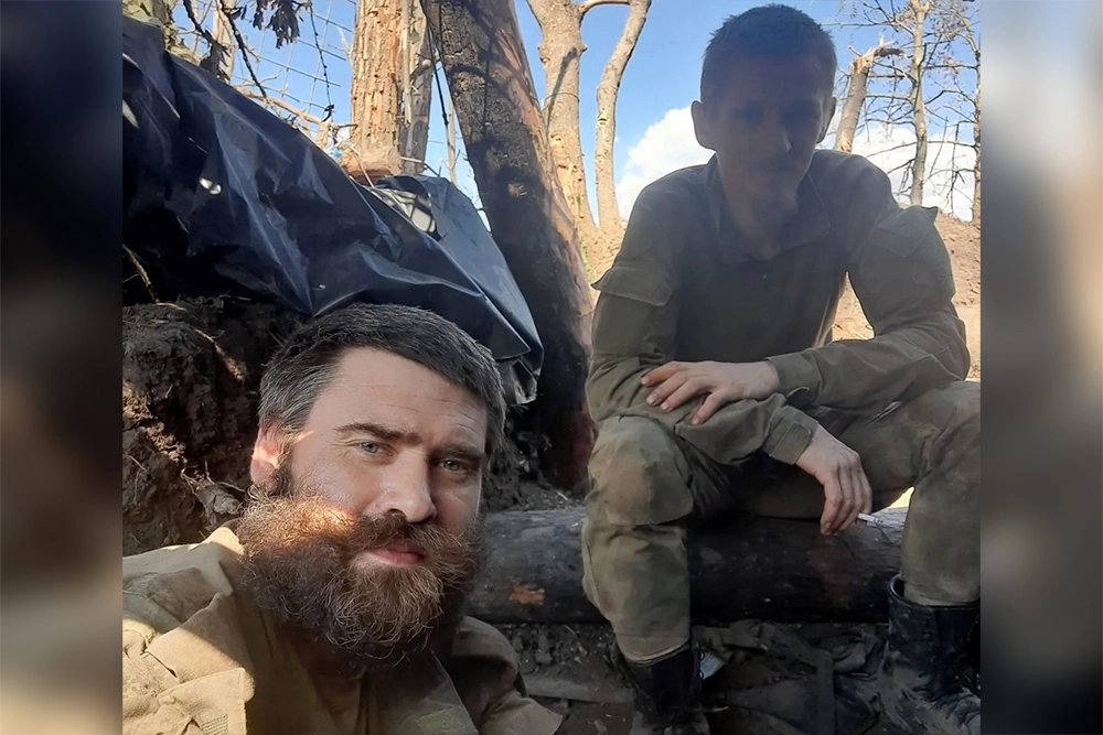 Бойцы Кызыл и Рэд.