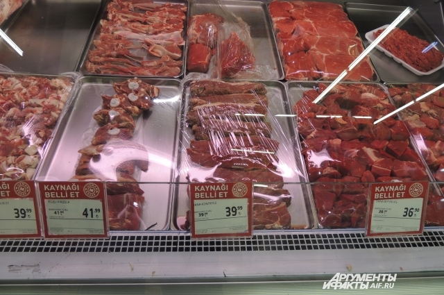 А вот мясо здесь дорогое. Можно посчитать: одна турецкая лира – чуть больше двадцати рублей.