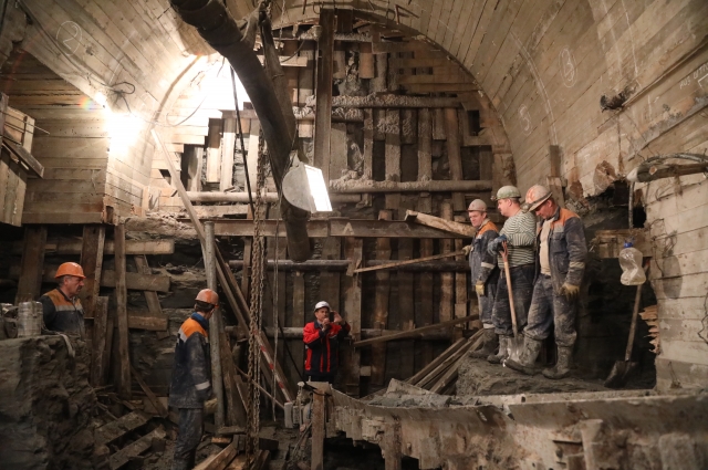 Строительство метро в Петербурге продолжается.