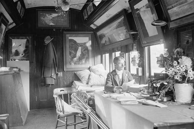 Уильям Генри Джексон в собственном вагоне во время путешествия по Транссибу.
