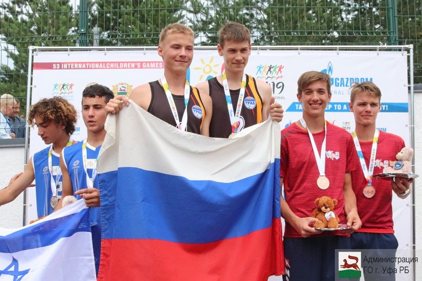 Сергей Борисов и Данил Фаизов - золотые медалисты по волейболу.