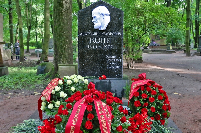 Надгробие с барельефом Анатолия Федоровича является объектом исторического значения.