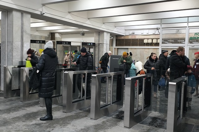 Шаг в будущее: в метро Екатеринбурга появились смарт-турникеты