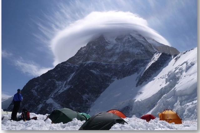 Алексей любил горы.