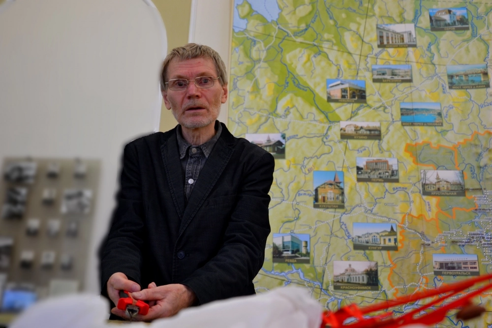 Александр Валерьевич приходит в музей, как «доктор» некоторых экспонатов.