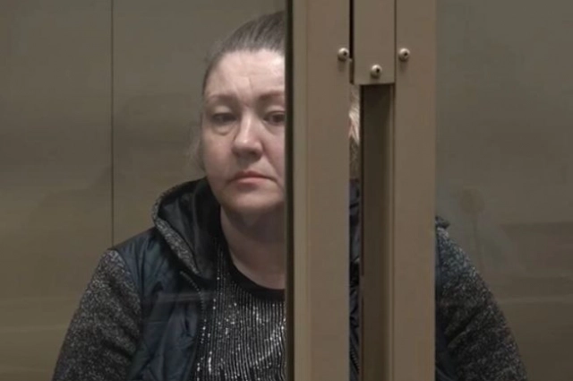 Фигурантка в зале суда.