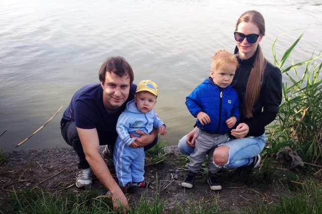 Данил Юханов с Дианой Матюшенко и детьми.