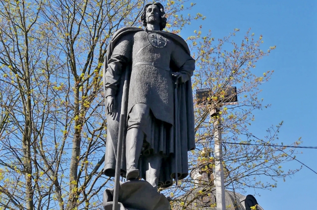 Близ поселка Усть-Ижора новгородский князь одержал победу над шведами.