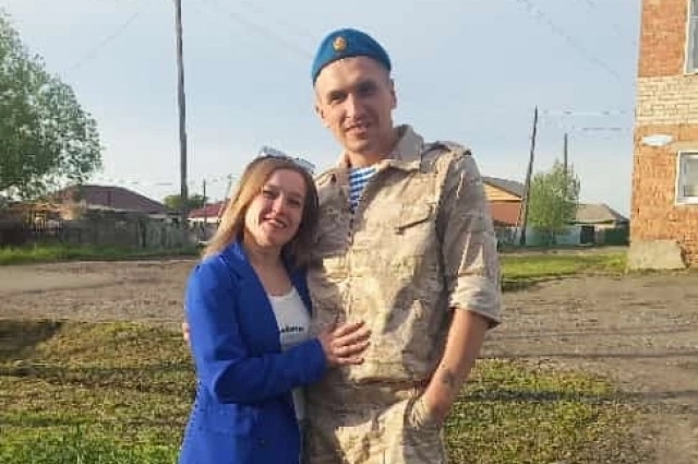 Брат и сестра в последние три года видятся редко.