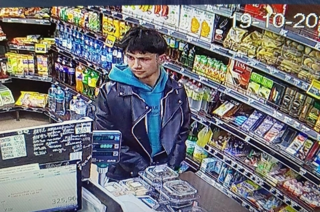 Незадолго до исчезновения Данил попал на камеры в магазине.