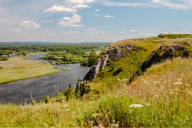 По своему локтю. В Староуткинске вновь сколочена барка сплавщиков