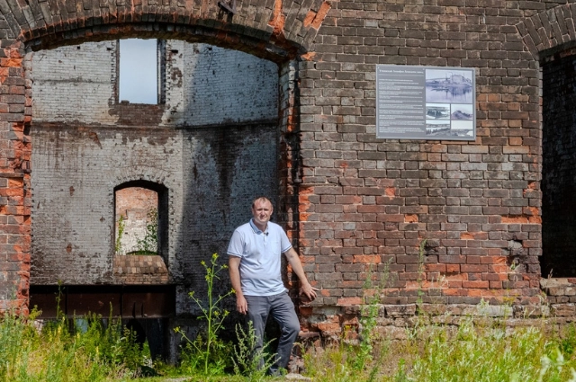 По своему локтю. В Староуткинске вновь сколочена барка сплавщиков
