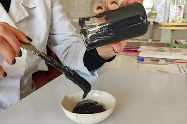 В лаборатории ГГРЭС постоянно мониторят качество грязи Сакского озера.