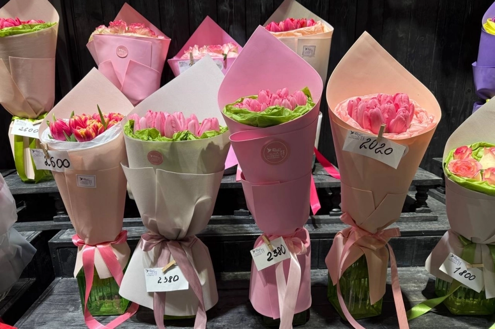 Готовые букеты из тюльпанов стоят от 2 тыс. рублей.