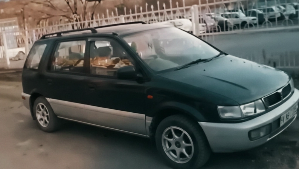 Семейный автомобиль Петровых.