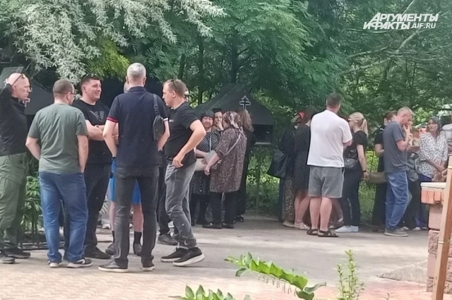 Друзья со слезами рассказывали о том, какими чудесными людьми были Ольга и Анатолий.