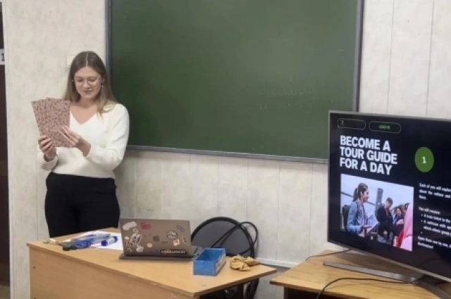 придумала жанр урока-экскурсии. Школьники не сидели, уткнувшись в парты, а пре­вратились в гидов. 