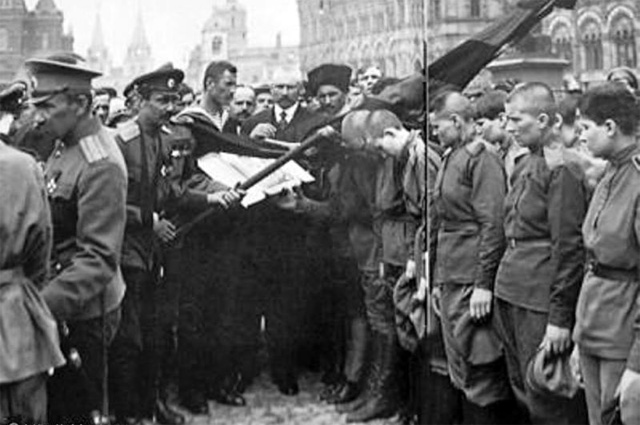 Проводы женского батальона смерти в Москве. Лето 1917 г