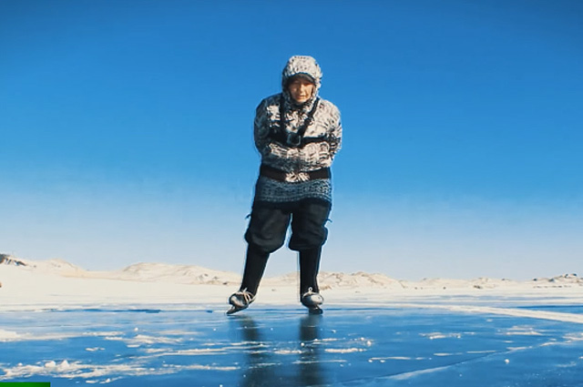 Любовь Мореходова прославилась своей любовью к катанию на коньках по льду Байкала.