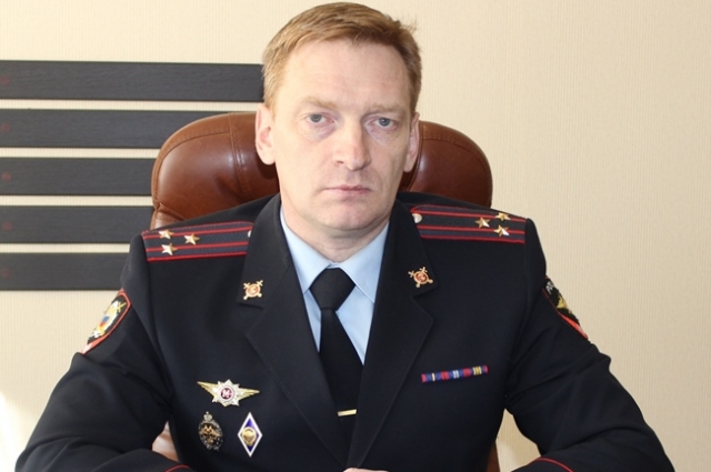 Юрий Пепеляев уговорил мужчину отдать оружие.