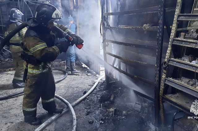 Пожар в хабаровске сегодня фото В Хабаровске горел склад запчастей АиФ Хабаровск