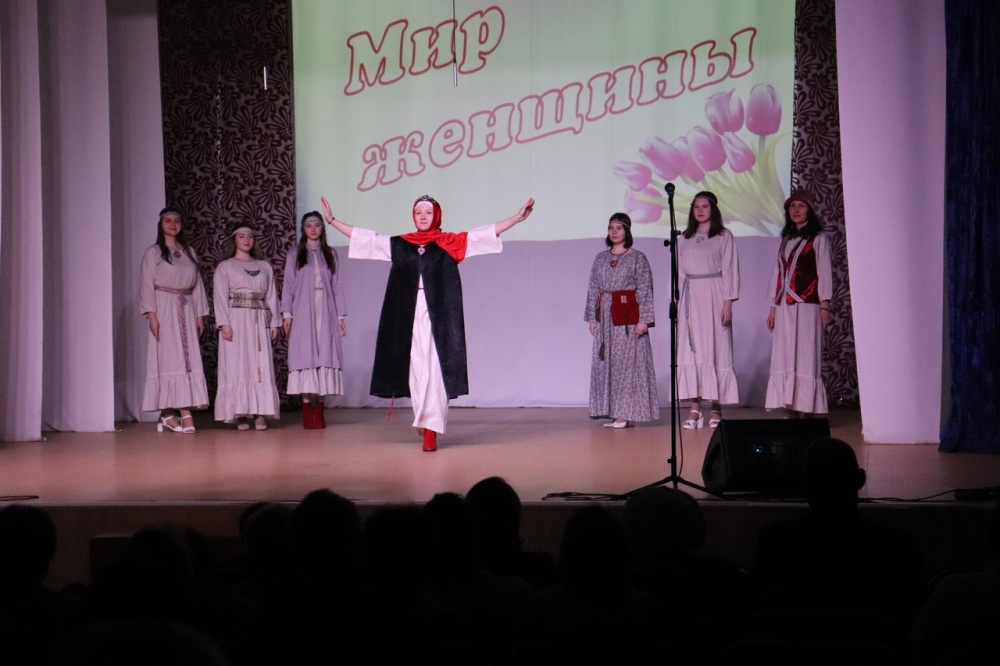 Марина Наговицына подбирает музыку, создаёт постановку, а участницы коллектива надевают наряды и показывают душу костюма.