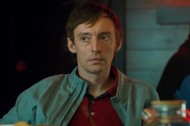 Илья Дель — актёр, исполнивший роль Олега в сериале «Лица не раскрывать» (2023) режиссёра Альберта Барбарича.