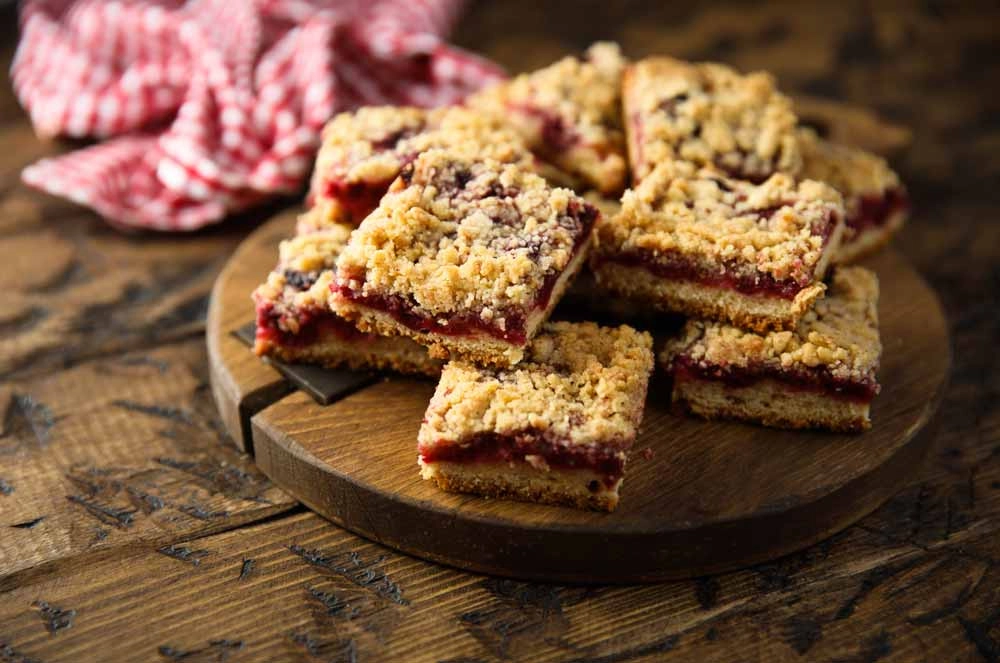 Овсяный пирог с вишней и корицей.