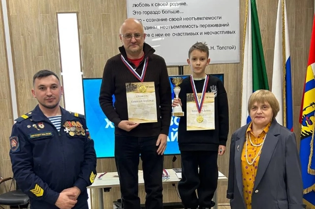 Даниил Каминский с отцом Александром - победители семейного турнира