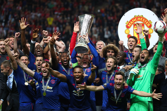 «Манчестер Юнайтед» празднует победу в Лиге Европы.
