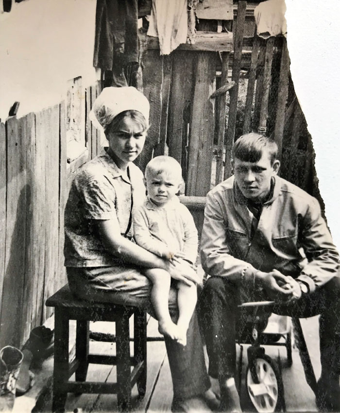 Александр Куличенко с родителями.