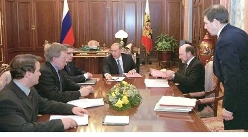 Владимир Путин на совещании по экономическим вопросам, 2000 г.