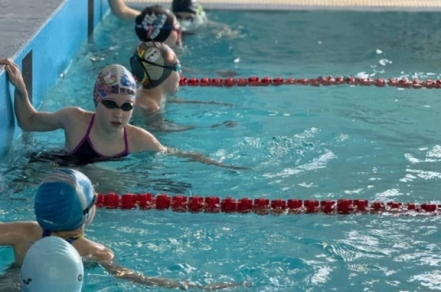 Дети в этот день оказались во взрослом бассейне.