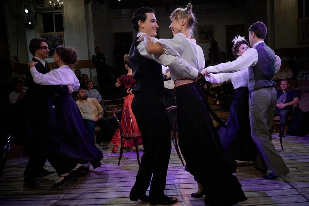 Московский драматический театр «Сфера». Спектакль «Горе от ума. Открытая репетиция» по пьесе Александра Островского.