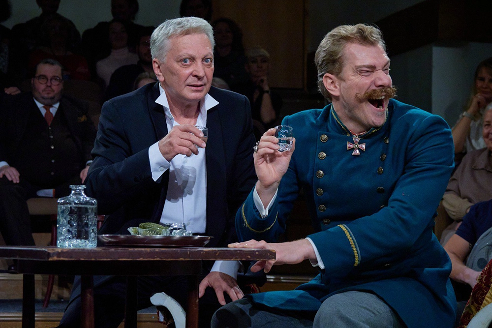 Московский драматический театр «Сфера». Спектакль «Горе от ума. Открытая репетиция» по пьесе Александра Островского. Дмитрий Ячевский слева.