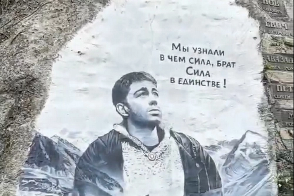Более 100 человек погибли во время схода ледника.